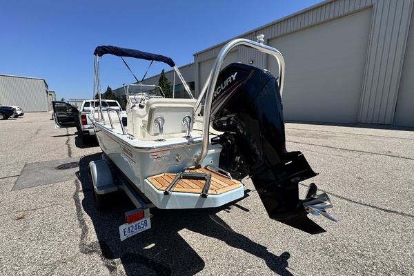 17ft Boston Whaler Yacht For Sale
