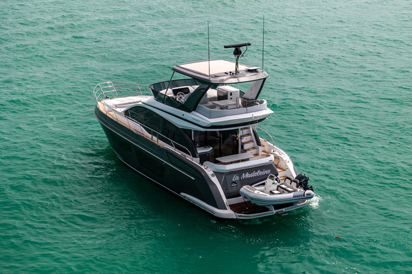 2025 Azimut 55