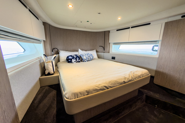 2025 Azimut 55