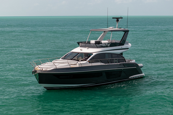2025 Azimut 55