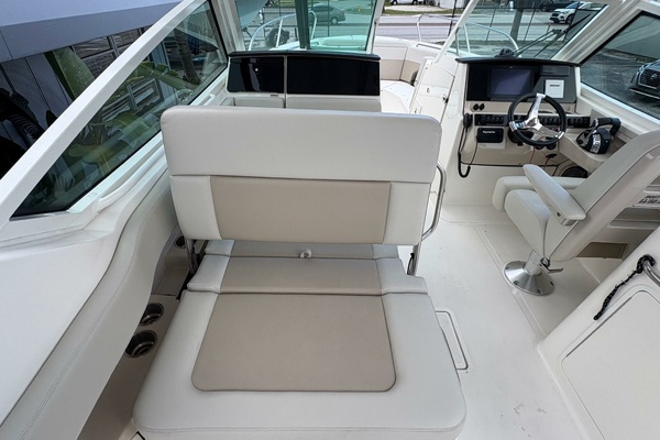 28ft Boston Whaler Yacht For Sale