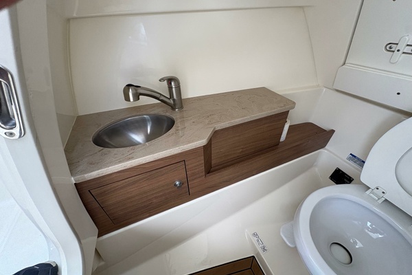 28ft Boston Whaler Yacht For Sale