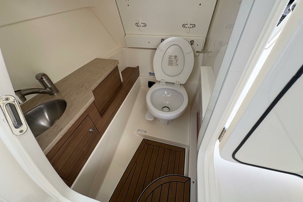 28ft Boston Whaler Yacht For Sale