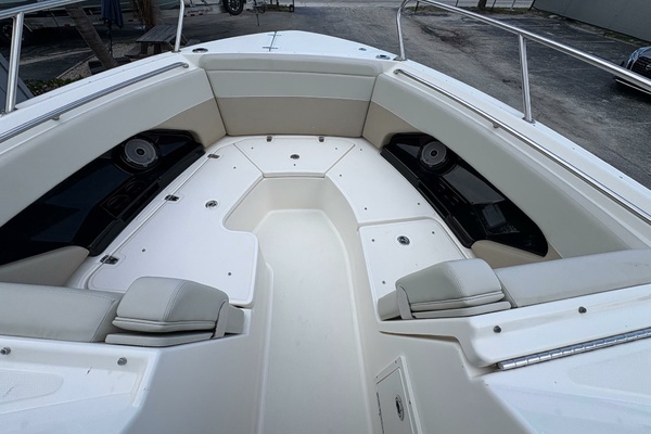 28ft Boston Whaler Yacht For Sale