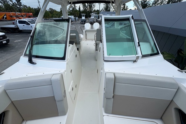 28ft Boston Whaler Yacht For Sale
