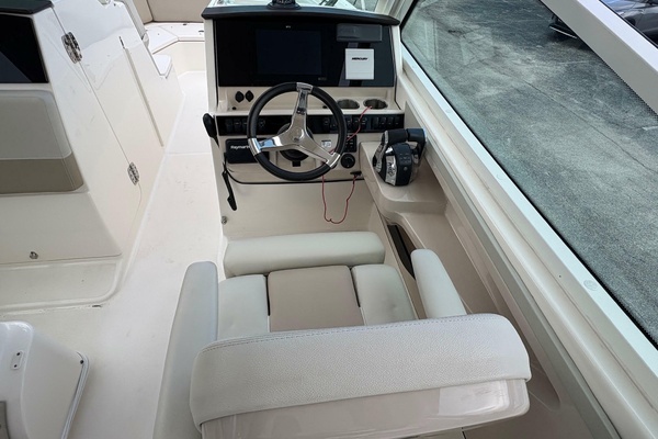 28ft Boston Whaler Yacht For Sale