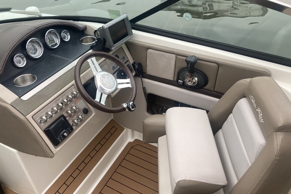 27ft Sea Ray Yacht For Sale
