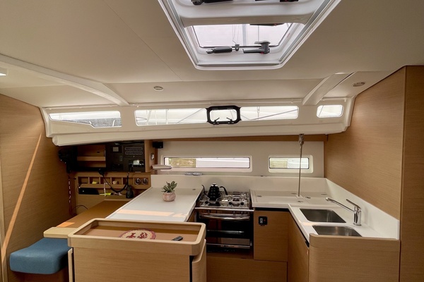 44ft Jeanneau Yacht For Sale