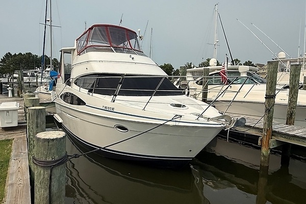 Photo of the 2003 Carver 366 Motor Yacht
