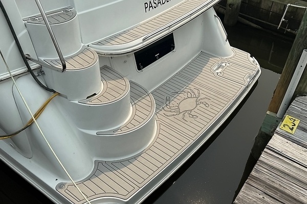 Photo of the 2003 Carver 366 Motor Yacht