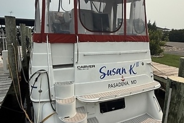 Photo of the 2003 Carver 366 Motor Yacht