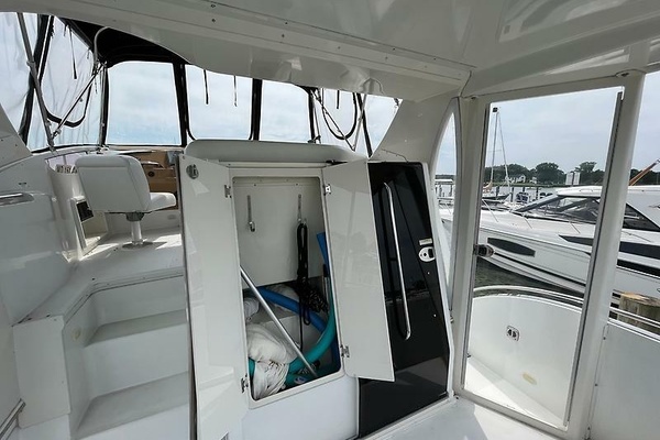 Photo of the 2003 Carver 366 Motor Yacht