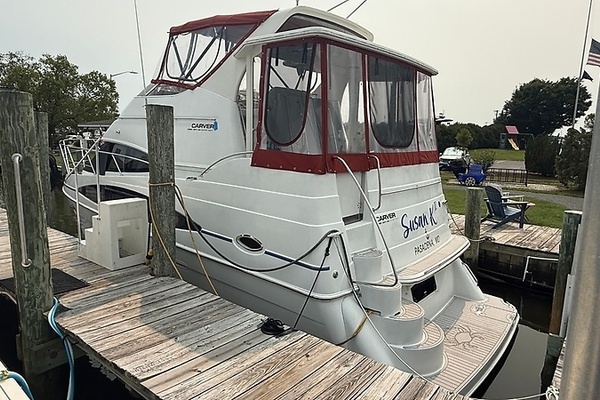 Photo of the 2003 Carver 366 Motor Yacht