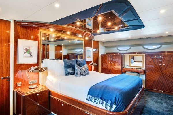 94ft Lazzara Yachts Yacht For Sale