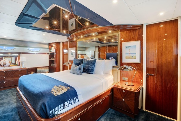 94ft Lazzara Yachts Yacht For Sale