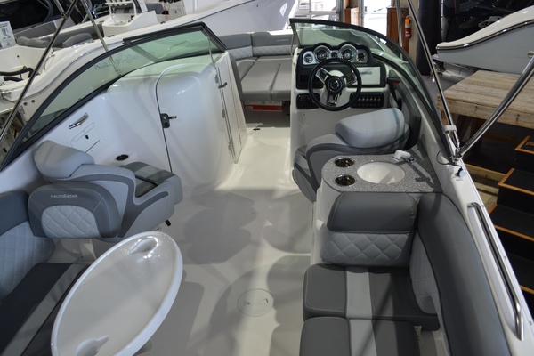 24ft NauticStar Yacht For Sale