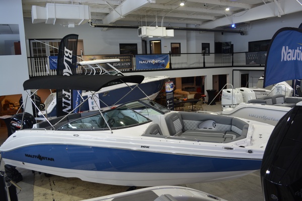 24ft NauticStar Yacht For Sale