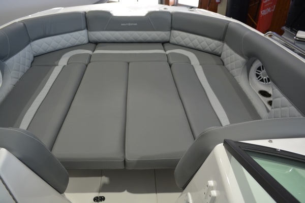 24ft NauticStar Yacht For Sale