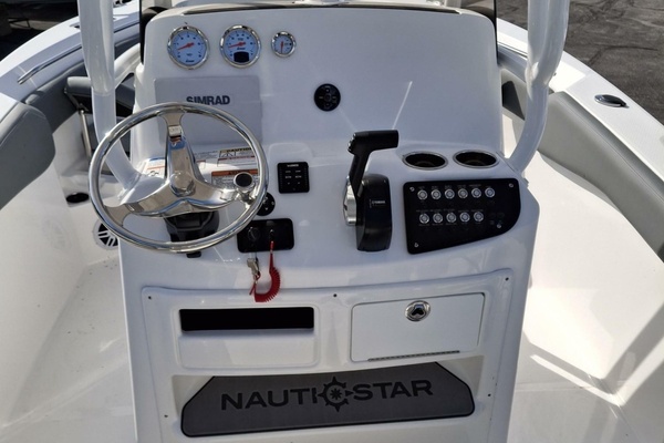 22ft NauticStar Yacht For Sale