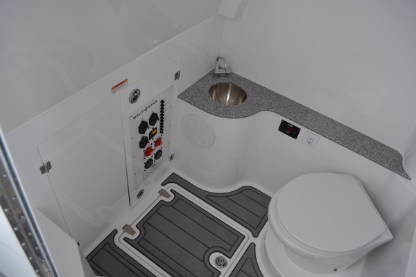 32ft NauticStar Yacht For Sale