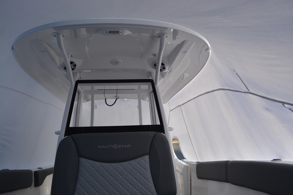 32ft NauticStar Yacht For Sale