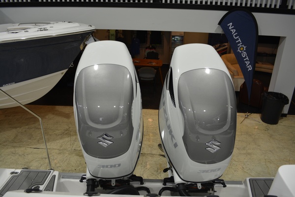 32ft NauticStar Yacht For Sale