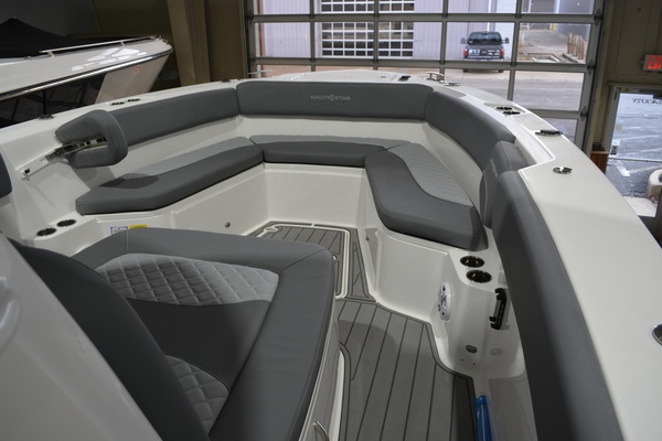 32ft NauticStar Yacht For Sale