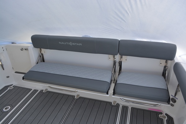 32ft NauticStar Yacht For Sale