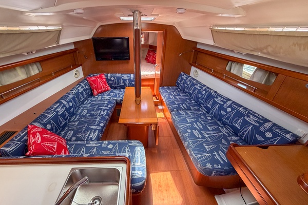 Boat Pour 34ft Beneteau Yacht For Sale