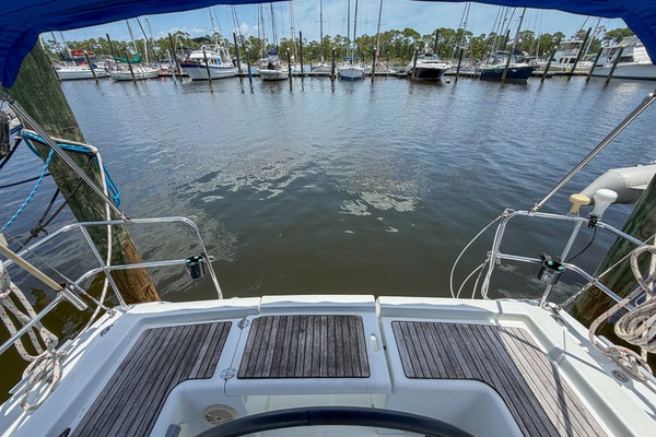 Boat Pour 34ft Beneteau Yacht For Sale