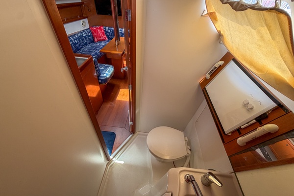 Boat Pour 34ft Beneteau Yacht For Sale