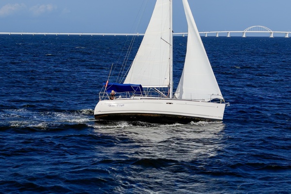 Boat Pour 34ft Beneteau Yacht For Sale