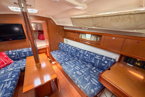 Boat Pour 34ft Beneteau Yacht For Sale