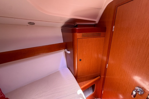 Boat Pour 34ft Beneteau Yacht For Sale