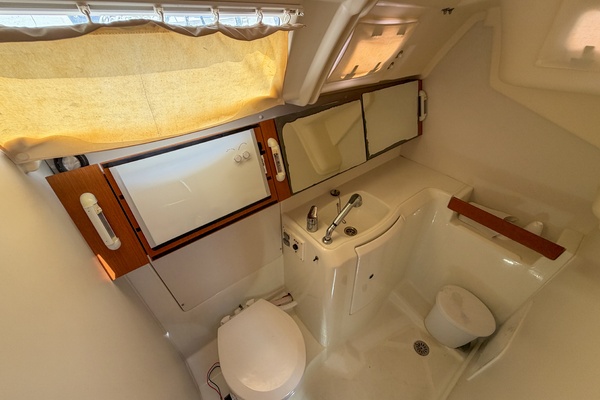 Boat Pour 34ft Beneteau Yacht For Sale