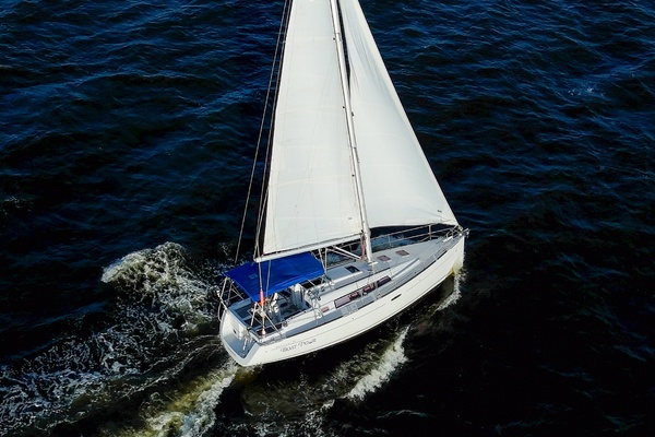 Boat Pour 34ft Beneteau Yacht For Sale