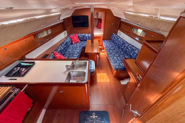 Boat Pour 34ft Beneteau Yacht For Sale