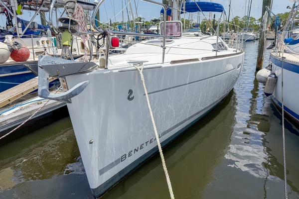 Boat Pour 34ft Beneteau Yacht For Sale