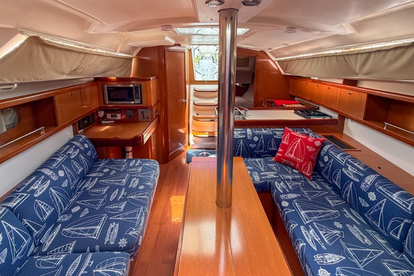 Boat Pour 34ft Beneteau Yacht For Sale