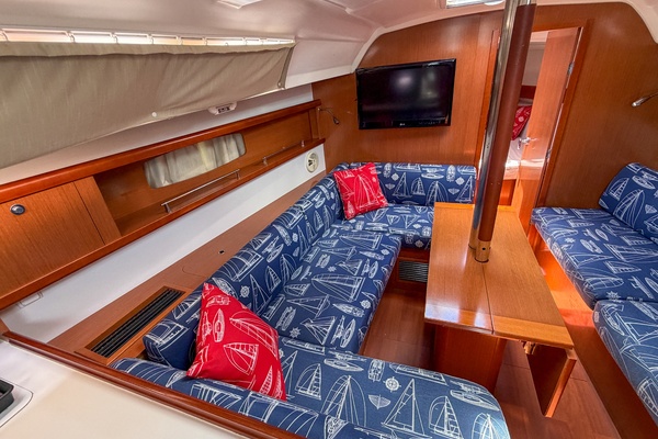 Boat Pour 34ft Beneteau Yacht For Sale