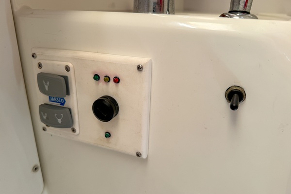 Boat Pour 34ft Beneteau Yacht For Sale