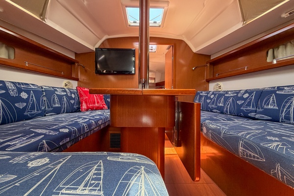 Boat Pour 34ft Beneteau Yacht For Sale
