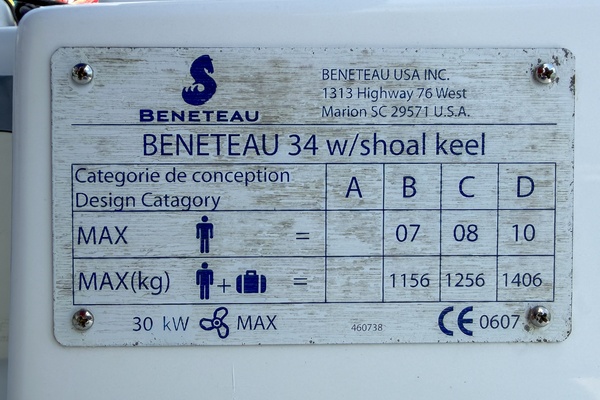 Boat Pour 34ft Beneteau Yacht For Sale