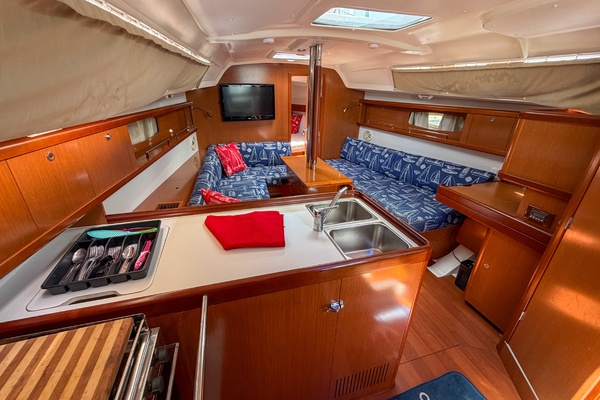Boat Pour 34ft Beneteau Yacht For Sale