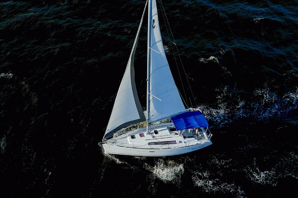 Boat Pour 34ft Beneteau Yacht For Sale