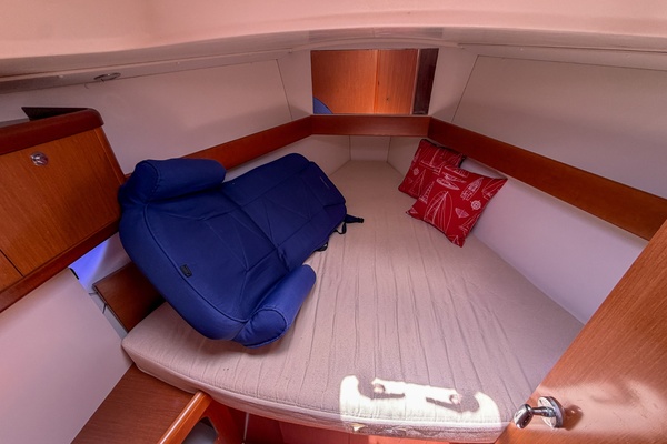 Boat Pour 34ft Beneteau Yacht For Sale