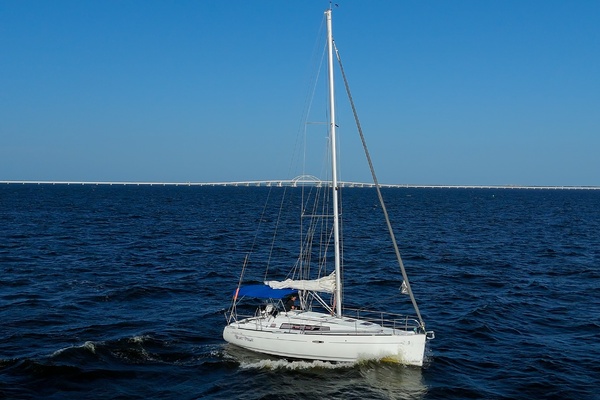 Boat Pour 34ft Beneteau Yacht For Sale