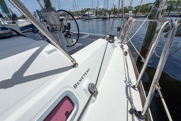 Boat Pour 34ft Beneteau Yacht For Sale