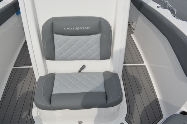 24ft NauticStar Yacht For Sale