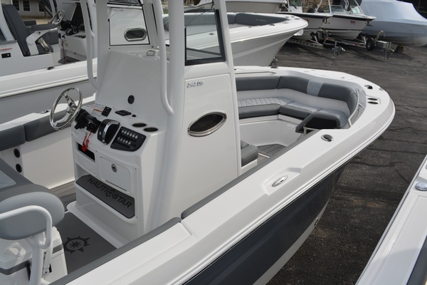 24ft NauticStar Yacht For Sale